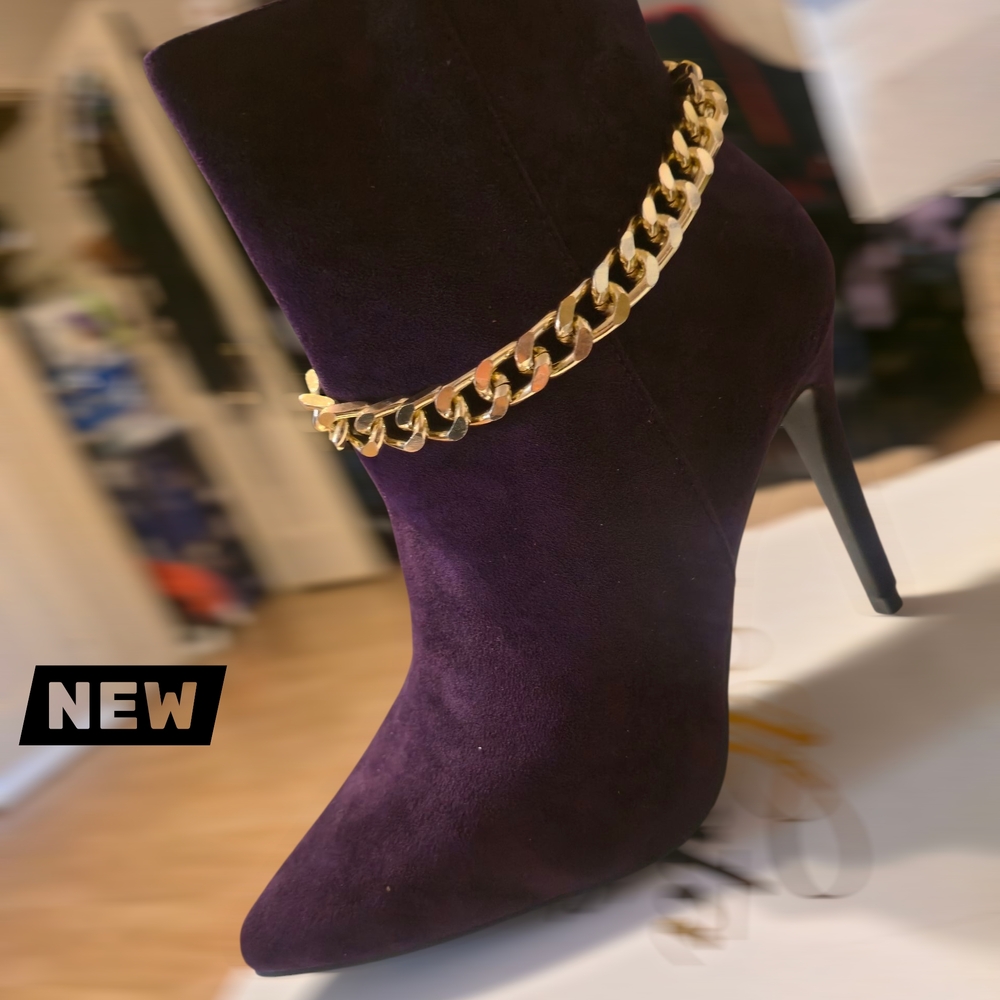 Chic Purple Heeled Boots with Gold Chain